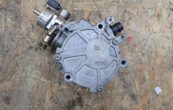 Skoda Octavia Mk3 (5E) Vacuum pump 06K145100AE