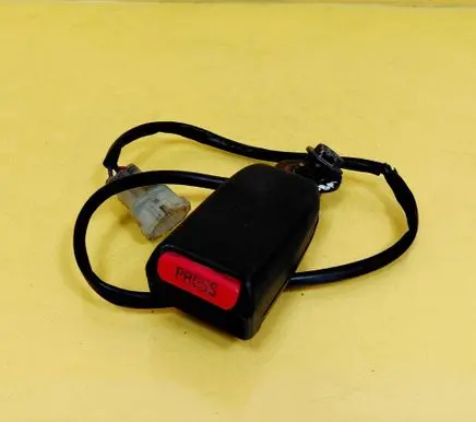Suzuki Baleno EG Front seatbelt buckle 