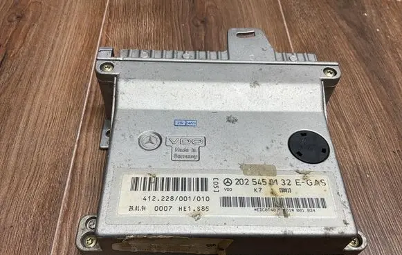 Mercedes-Benz C W202 Engine control unit/module 2025450132