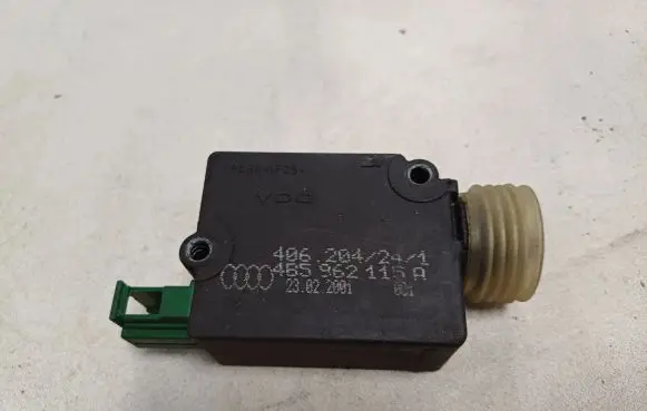Audi A6 S6 C5 4B Tailgate boot lock/latch motor 4B5962115A