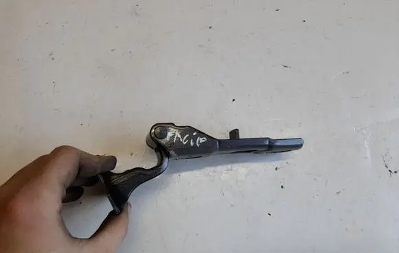Chrysler Pacifica Tailgate/trunk/boot hinge 68229150
