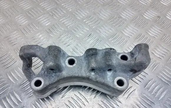 Peugeot 3008 II Engine mounting bracket 9673585780