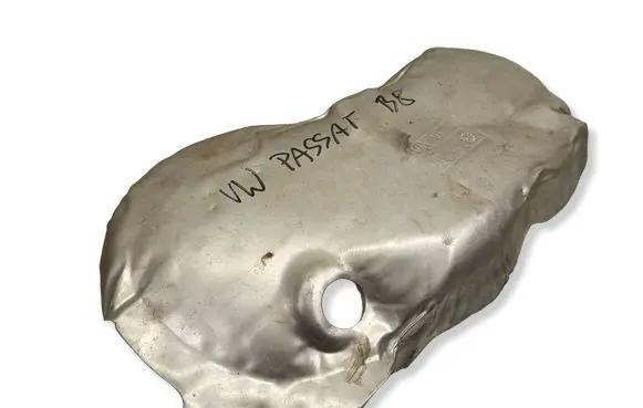 Volkswagen PASSAT B7 Heat shield in engine bay 04L131783AC