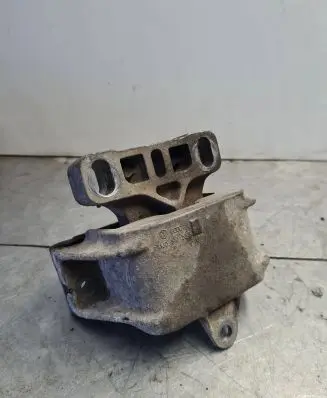 Engine mount bracket