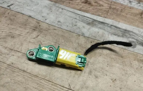 Audi A6 S6 C6 4F Airbag deployment crash/impact sensor 1K0909606C
