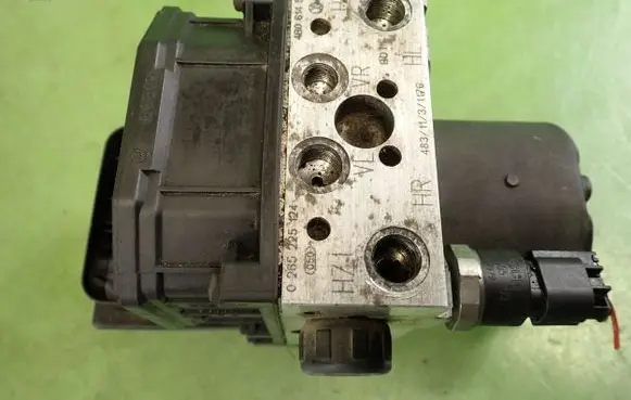 Volkswagen PASSAT B5.5 ABS Pump