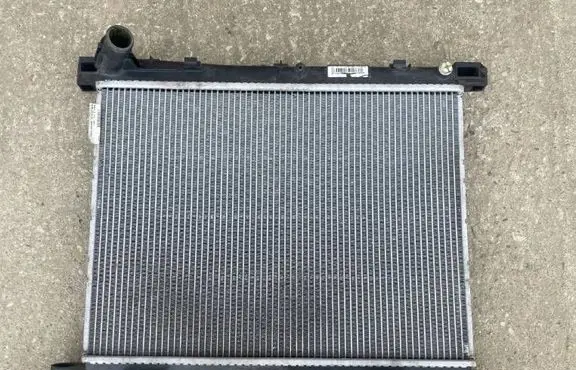 Fiat 500E Coolant radiator 