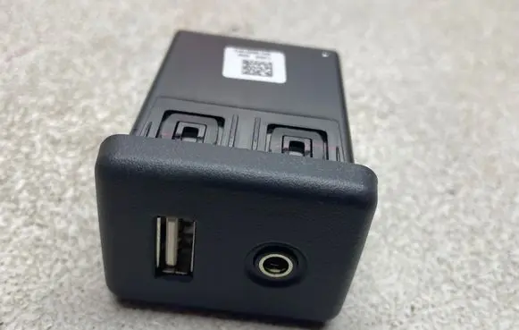 Opel Insignia B AUX in-socket connector 13599456