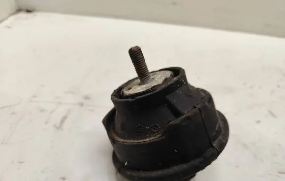 BMW 3 E46 Engine mount bracket