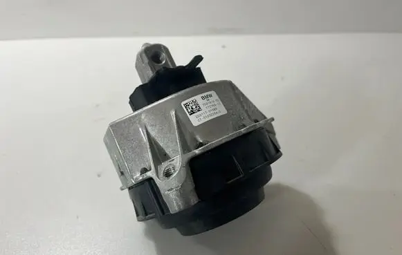 BMW 3 G20 G21 Engine mount bracket 7581618 6860490