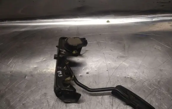 Toyota Corolla Verso E121 Accelerator throttle pedal 1983003010 8928147010 02D20