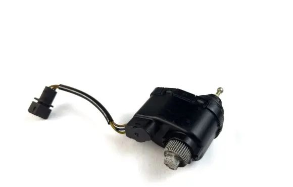 Headlight level adjustment motor