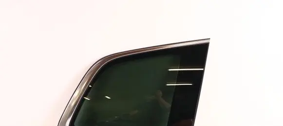 Volvo XC90 Rear side window