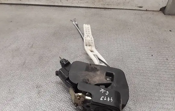 KIA Opirus Rear door lock 