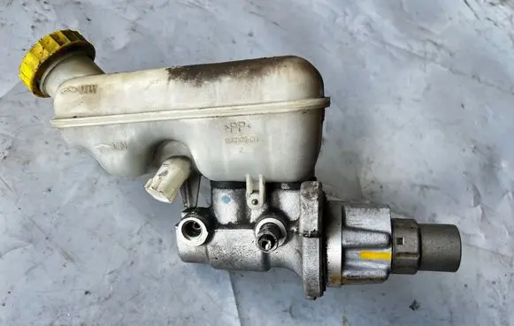 Chrysler Grand Voyager V Master brake cylinder T05RT2488N0013