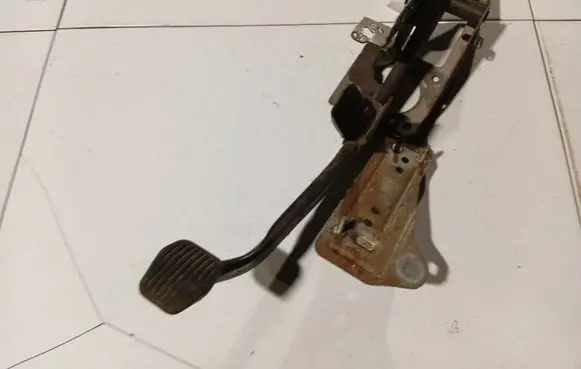 Ford Focus C-MAX Brake pedal 3M512467AP