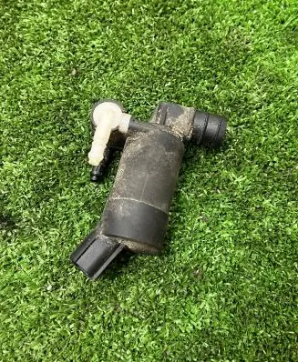 Ford Focus Windscreen/windshield washer pump BV6117K624BB T655C