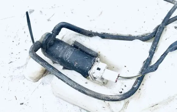 Ford Focus Windscreen/windshield washer pump 93bb17k624ba