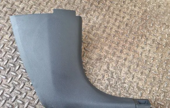 Foot area side trim