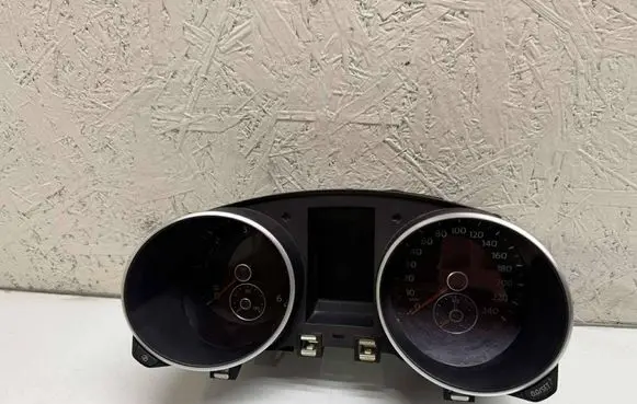 Volkswagen Golf VI Speedometer (instrument cluster) 5K0920872A