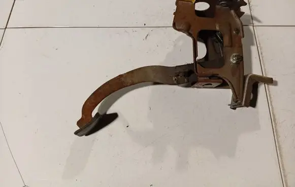 Chevrolet Lacetti Clutch pedal 