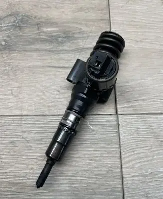 Skoda Octavia Mk2 (1Z) Fuel injector 036130073