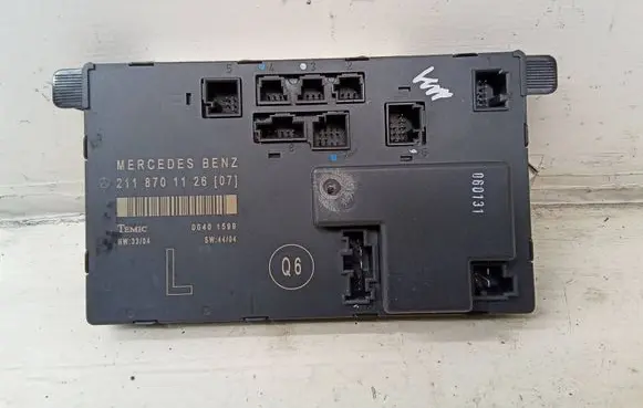 Mercedes-Benz E W211 Door control unit/module 2118701126 00401609