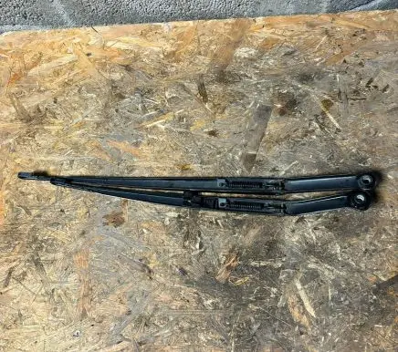 BMW 3 E46 Front wiper blade arm 7003931