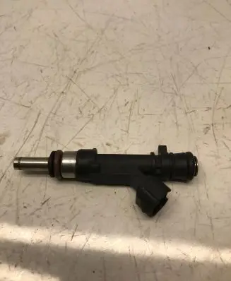 Audi A6 S6 C6 4F Fuel injector 06E133551