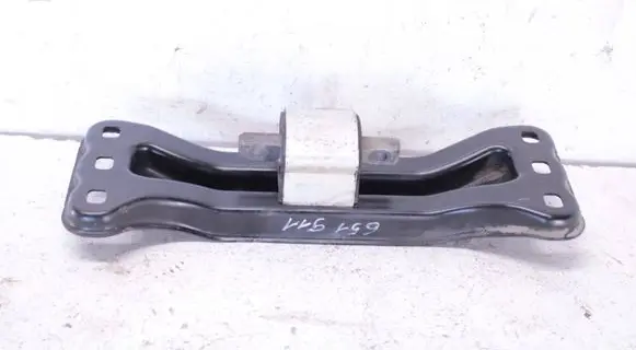 Mercedes-Benz C AMG W204 Gearbox mounting bracket A2042421001