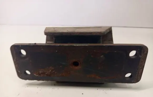 Isuzu D-Max Engine mount bracket 