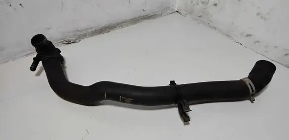Land Rover Discovery 4 - LR4 Engine coolant pipe/hose AH228584AC
