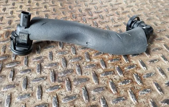 BMW 1 F40 Breather hose/pipe 7621015