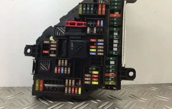 BMW 5 F10 F11 Fuse module 9234423 923442301