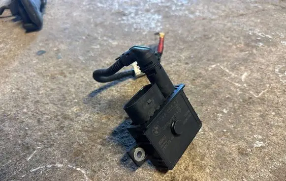 BMW 3 E90 E91 Glow plug pre-heat relay 779800003 0003827267 0522120102