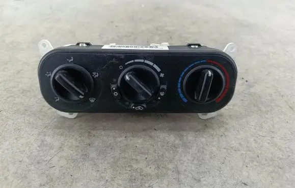 Dodge Caliber Climate control/heater control trim P05058307AE