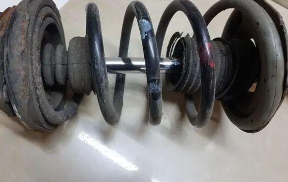 Nissan X-Trail T30 Rear coil spring