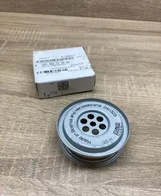 Mercedes-Benz 500 SL Oil filter cover A0004662104