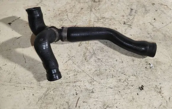 Engine coolant pipe/hose