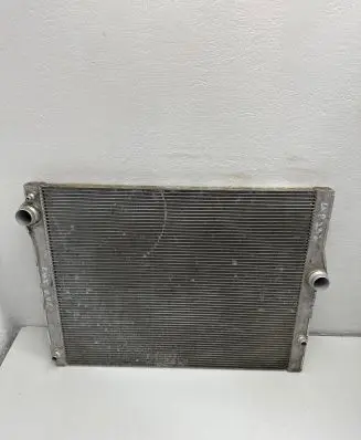 BMW 7 F01 F02 F03 F04 Coolant radiator 7570094 P3250003