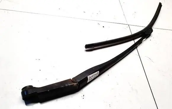 Front wiper blade arm
