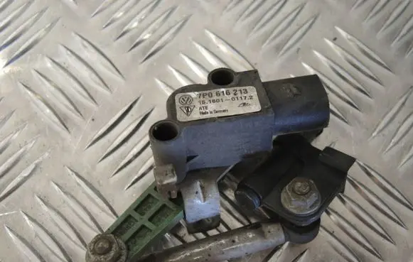 Volkswagen Touareg II Headlight/headlamp level sensor 7P0616213