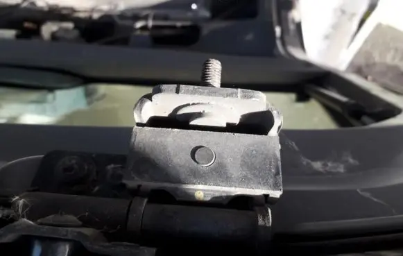 Renault Laguna II Tailgate/trunk/boot hinge