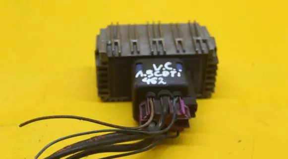 Opel Vectra C Glow plug pre-heat relay 55353011 51299014B