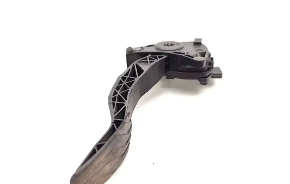 Nissan Qashqai Accelerator throttle pedal 18002-4BG0B