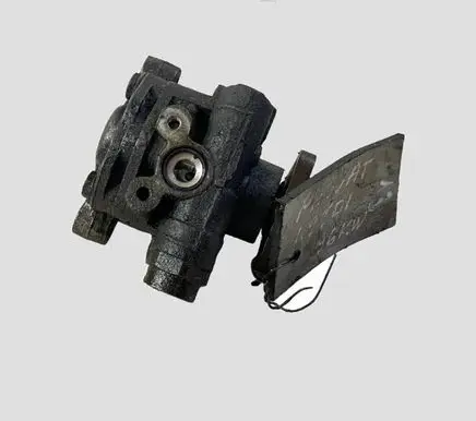 Volkswagen PASSAT B5.5 Power steering pump 8D0145177Q