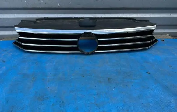 Volkswagen PASSAT B8 Front bumper upper radiator grill 3G0853653 3G0853651A 3G0853651
