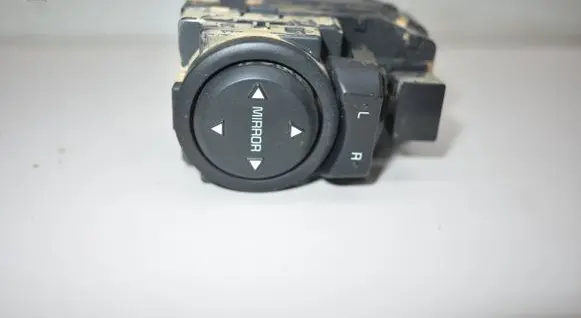 Wing mirror switch