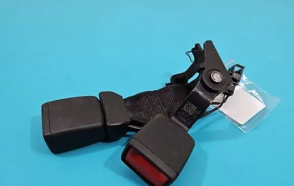 Rear seatbelt