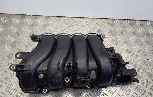 Toyota Yaris Intake manifold